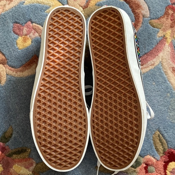 NWOB Vans Doheny “Love Wins” Pride Sneaker, Embroidered Rainbow Logo - Picture 3 of 10